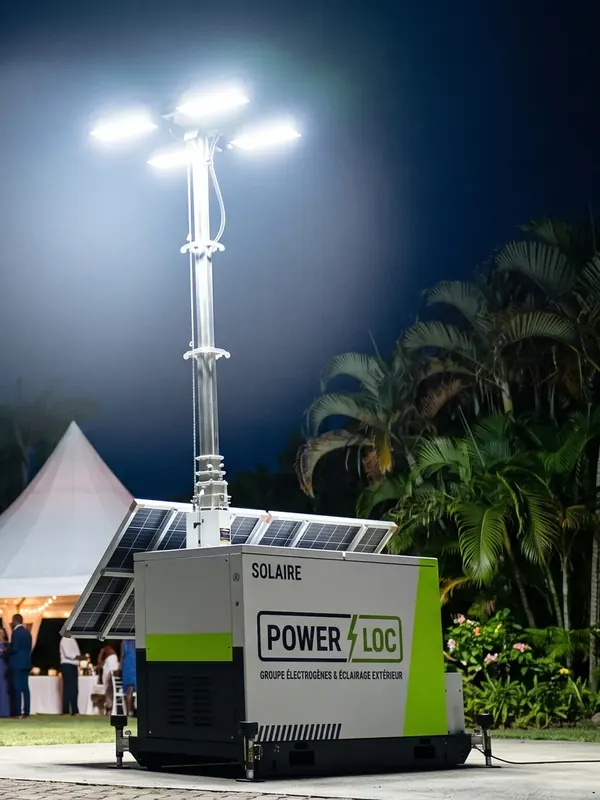 Tour d’éclairage solaire POWERLOC à une soirée