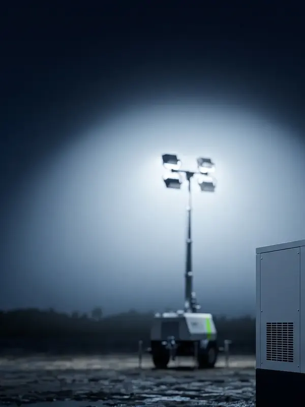 Tour d’éclairage allumée de nuit